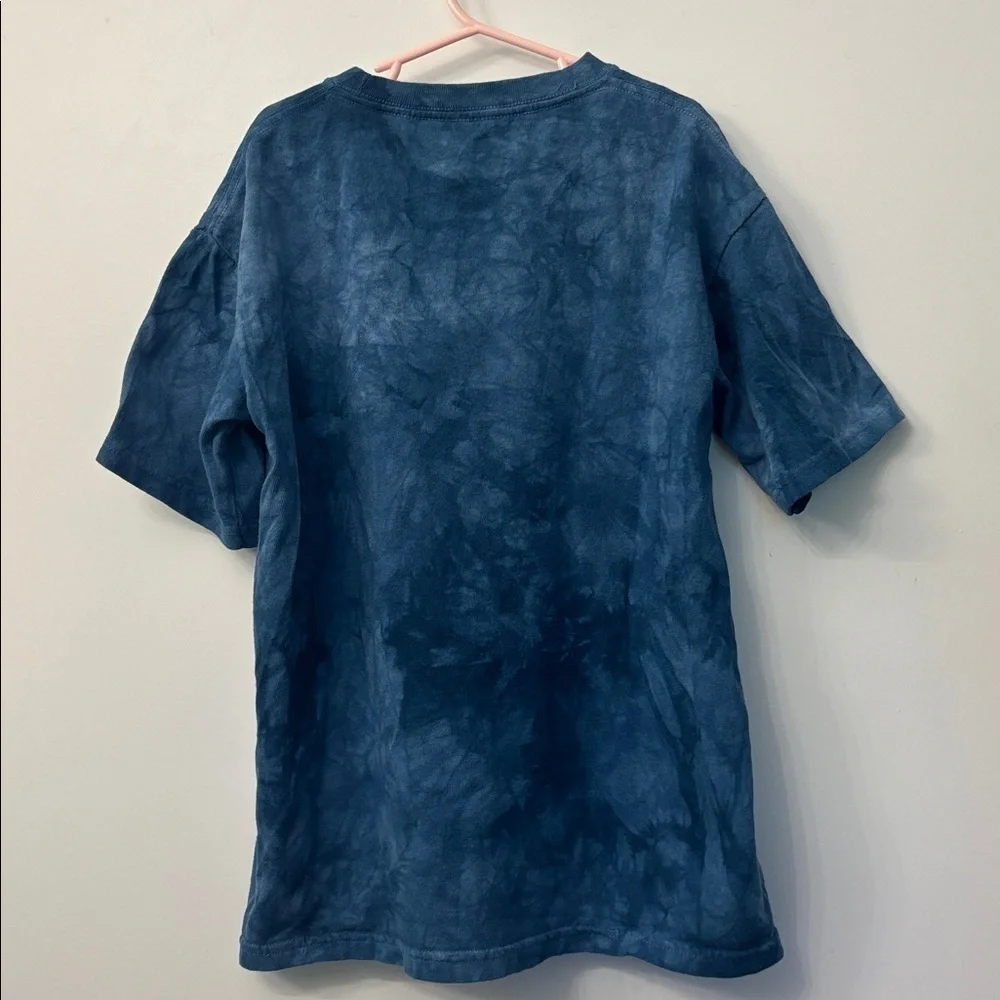 The Mountain blue tie dye flying cat  T-Shirt kids size large